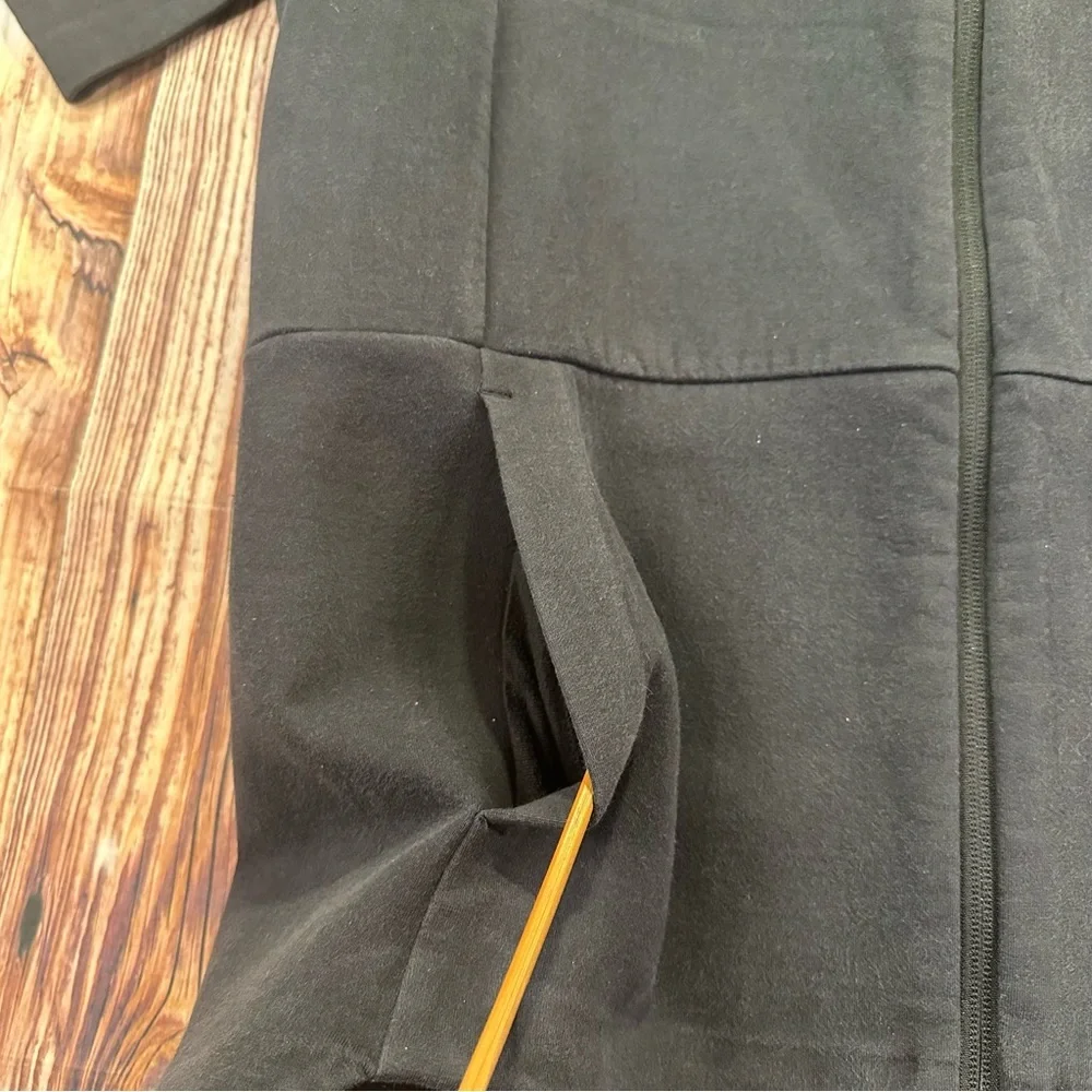 Lululemon Women's Insculpt Jacket Color Heathered Black / Black Size 8 Full Zip